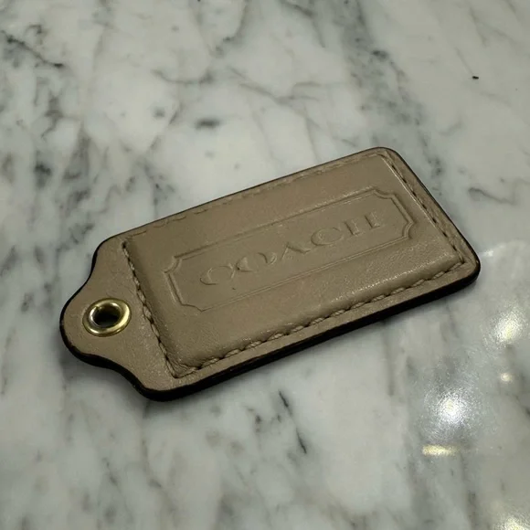 ❤️SOLD❤️ Vintage Tan Beige COACH Leather Tag Keychain - Picture 2 of 3